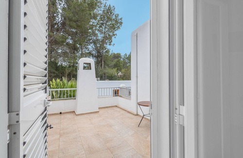 Santa Eulalia del Río Apartamento | Habitación 'Doble - 4' con vistas a la montaña, Wi-Fi y aire acondicionado.