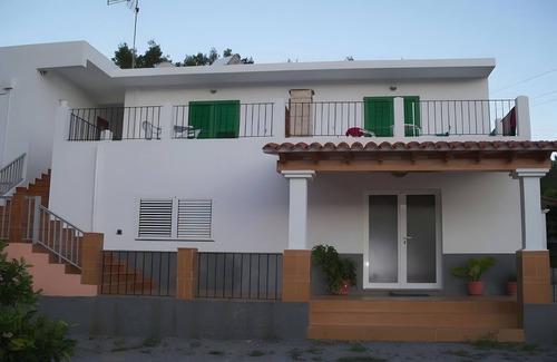 Santa Eulalia del Río Apartamento | Habitación 'Doble - 4' con vistas a la montaña, Wi-Fi y aire acondicionado.