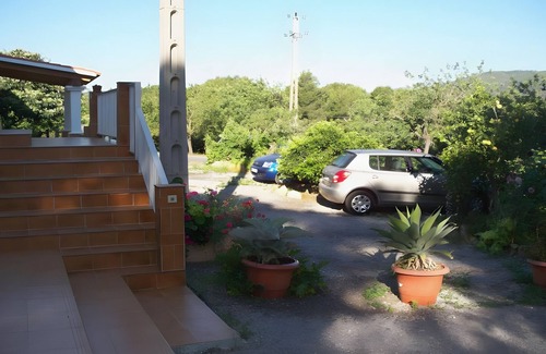 Santa Eulalia del Río Apartamento | Habitación 'Doble - 6' con vistas a la montaña, Wi-Fi y aire acondicionado.