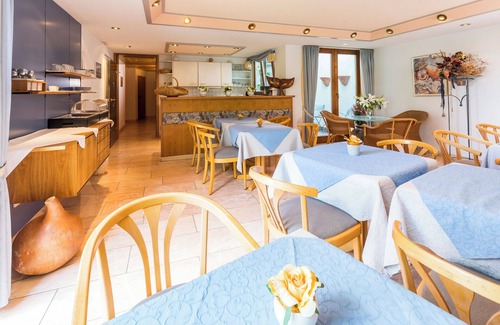 Gailingen Apartamento | Room 'Doppelzimmer 2' with Mountain View, Private Terrace and Wi-Fi