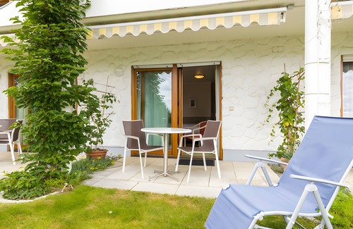 Gailingen Apartamento | Room 'Doppelzimmer 2' with Mountain View, Private Terrace and Wi-Fi