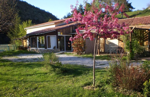 L'Epine Apartamento | Room 'Edelweiss' with Private Terrace, Shared Garden and Wi-Fi