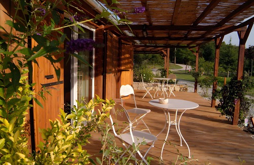 L'Epine Apartamento | Room 'Edelweiss' with Private Terrace, Shared Garden and Wi-Fi