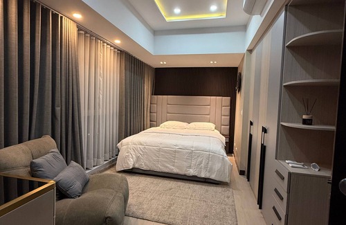Bonifacio Global City Casa | Room-executive Suites 4 Bedroom Condo Up