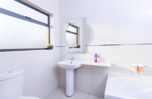 Ballito Casa | Room-ezulwini Guest House - Executive Do