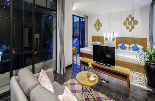Wat Bo Area Casa | Room-family Suite With Balcony
