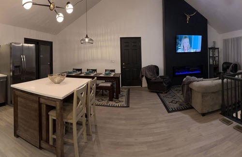 Como Casa | Room for 10 adults and only 5 minites to downtown Lake Geneva.