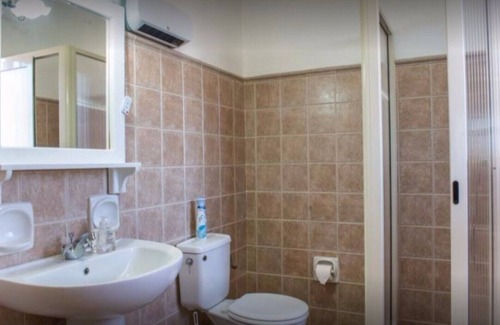 Ta' Għammar Cama Y Desayuno | HABITACIÓN PARA 3 PERSONAS CON BAÑO PRIVADO EN EL PASILLO