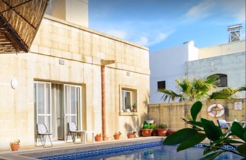 Ta' Għammar Cama Y Desayuno | HABITACIÓN PARA 3 PERSONAS CON BAÑO PRIVADO EN EL PASILLO