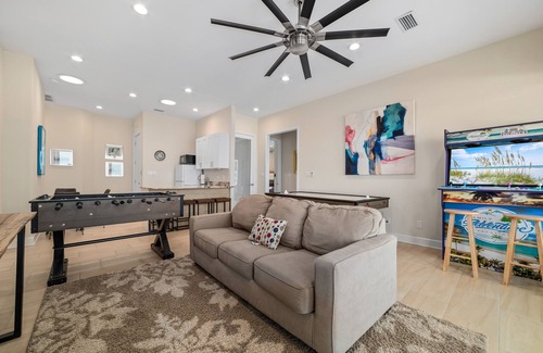 Pensacola Beach Casa | Room for everybody! Gulf Front w/ GameRoom!