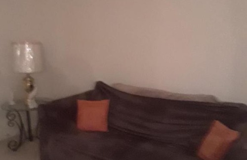 Northeast Raleigh Casa | Room for female
