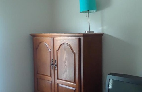 Northeast Raleigh Casa | Room for female