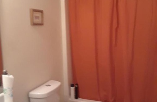 Northeast Raleigh Casa | Room for female