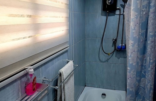Adenta Casa | Room-ghouse Room D Ideal For Friends fam