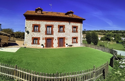 Basconcillos del Tozo Casa | Room 'Habitación Doble Cama Doble' with Mountain View, Shared Garden and Wi-Fi