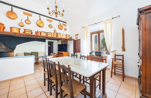 Puigpunyent Apartamento | Habitación 'Habitación 2' con vistas a la montaña, piscina compartida y Wi-Fi