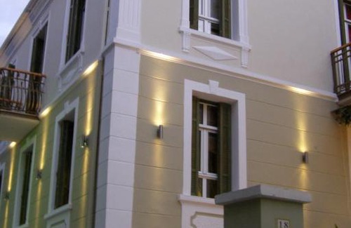 Kastoria Casa | Room "honeybee" in a neoclassical house