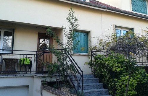 Saint-Remy-les-Chevreuse Casa | Habitación en una casa llena de vida