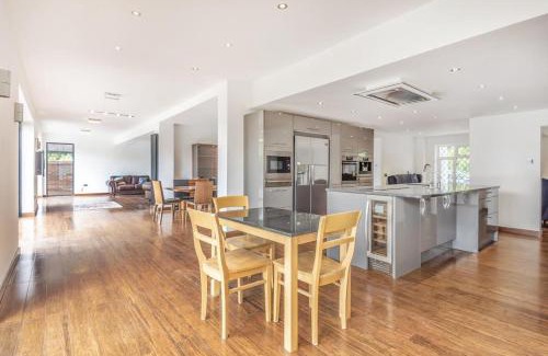 High Wycombe Casa | Room in a Luxury House
