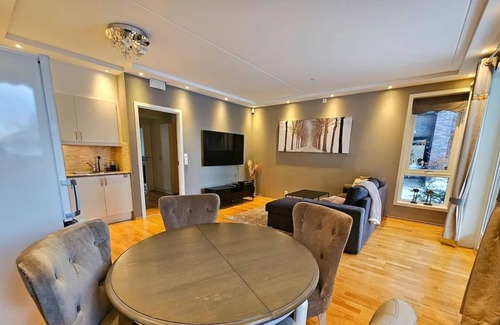 Gamle Oslo Casa | Room in Apartment - Waterfront Central Hotel Vibe Room King Size Bed