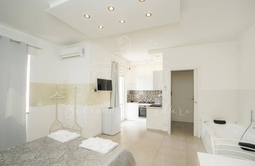 Salento Peninsula Cama Y Desayuno | Room in B&B - B&B Balconi Sul Mare Suite With Hydromassage "faro Bianco"