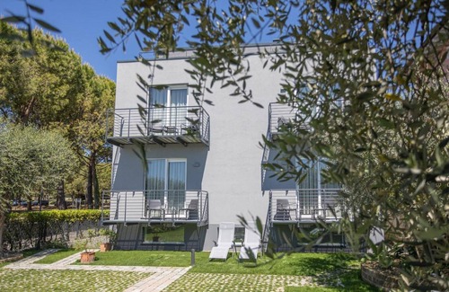 Moniga del Garda Cama Y Desayuno | Room in B&B - Insula Felix - Deluxe Triple Room With Sea View
