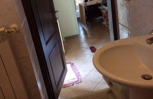 Gallicano nel Lazio Casa | Room in an independent villa in a park