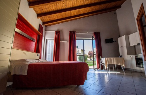 Alba Casa | Room in Guest Room - Bright and Spacious Double-room