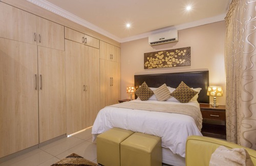 Ballito Casa | Room in Guest Room - Ezulwini Guest House - Queen Room With Balcony, Pool View & Jacuzzi in Balito