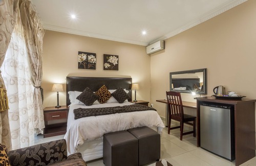 Ballito Casa | Room in Guest Room - Ezulwini Guest House - Relaxing Queen Room With Balcony in Balito, South Afirca