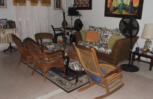 San Andres Casa | Room in Guest Room - Green Sea Inn Villa Helen Kilometer 4 Circunvalar