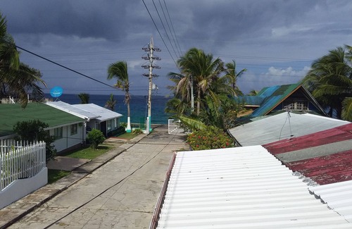 San Andres Casa | Room in Guest Room - Green Sea Villa Helen Inn - Kilometer 4 Circunvalar