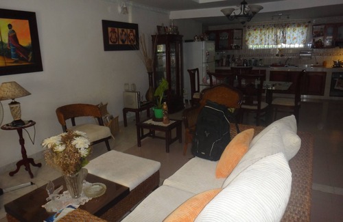 San Andres Casa | Room in Guest Room - Green Sea Villa Helen Inn, Kilometer 4 Circunvalar