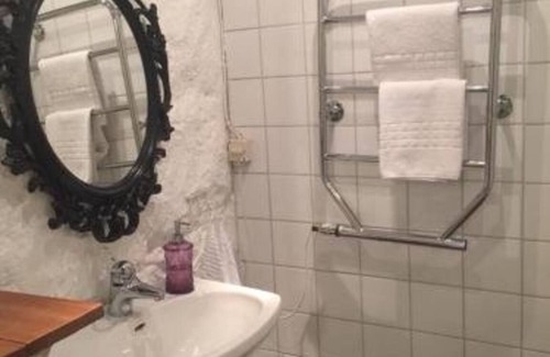 Sodermalm Casa | "room in Guest Room - Hotel Tre små rum - Double Room With Shared Bathroom"