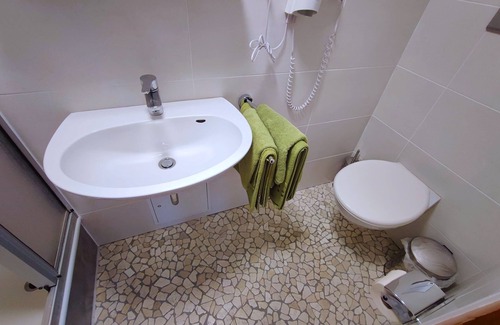Hundsbach Cama Y Desayuno | Room in Guest Room - Pension Forelle Double Room