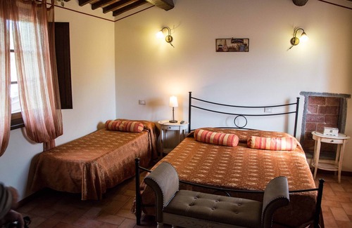 Montecarlo Casa | Room in Holiday House - Apartment in Farmhouse