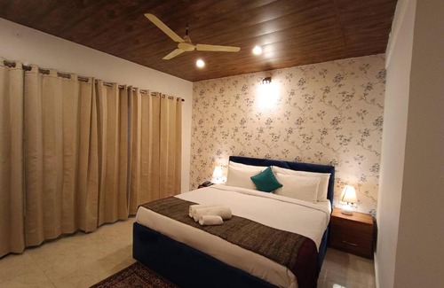 Landour Casa | Room in Holiday house - Oakwood 303 - Elegant Private Room With Balcony at Landour, Mussoorie