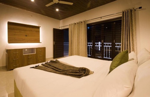 Landour Casa | Room in Lodge - Oakwood 302 - Elegant Private Room With Balcony at Landour, Mussoorie