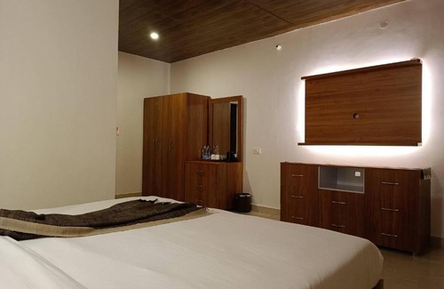 Landour Casa | Room in Lodge - Oakwood 302 - Elegant Private Room With Balcony at Landour, Mussoorie