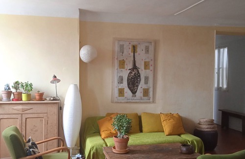 6th Arrondissement Cama Y Desayuno | Room in quiet, central apartment
