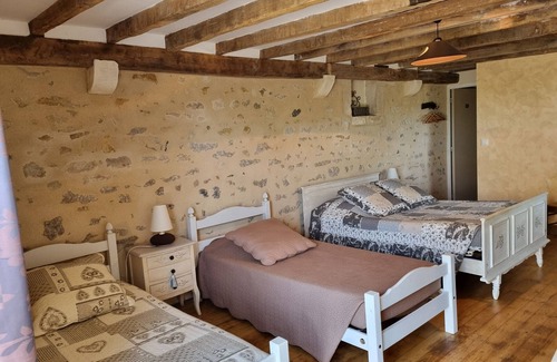 La Berthenoux Cama Y Desayuno | Habitación en granja renovada - Naturaleza y confort con parking