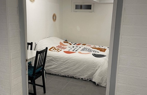 Belle-Beille Cama Y Desayuno | Room in single-family house near streetcar with shared kitchen and bathroom