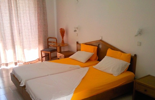 Pefkos Apartamento | Rustic and Spacious Studio by the Beach