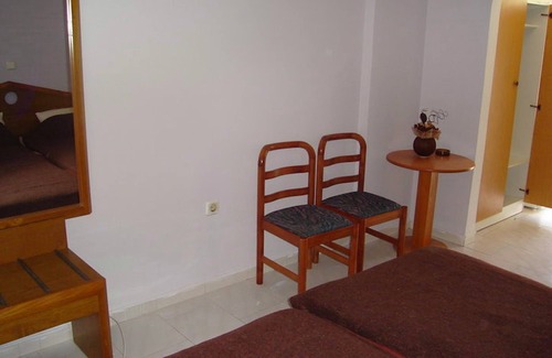 Pefkos Apartamento | Rustic and Spacious Studio by the Beach