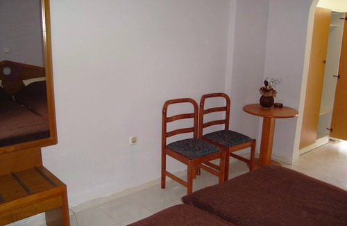 Pefkos Apartamento | Rustic and Spacious Studio by the Beach