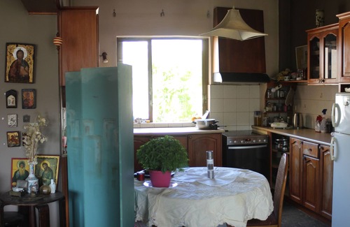 Nea Chalkidona Apartamento | Habitación en el piso de un viejo pintor ateniense