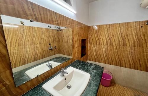 Gomti Nagar Casa | Room in the Heart of Gomti Nagar