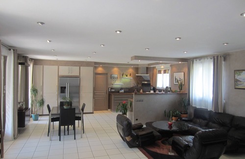 Grezieu-la-Varenne Casa | HABITACIÓN PRIVADA EN VILLA CON PISCINA.