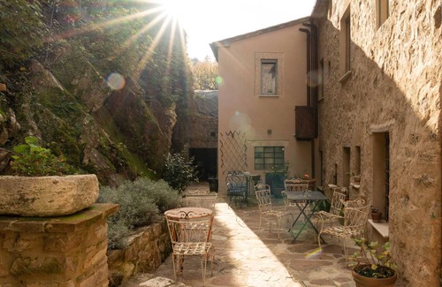 Campiglia d'Orcia Apartamento | Habitación 'L'imbrunire - Il Lampadone' con jardín compartido, Wi-Fi y aire acondicionado.