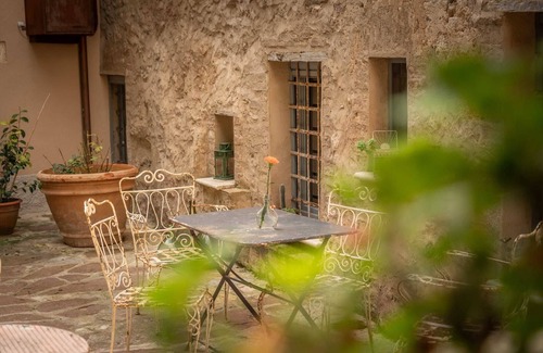 Campiglia d'Orcia Apartamento | Habitación 'L'imbrunire - Il Lampadone' con jardín compartido, Wi-Fi y aire acondicionado.